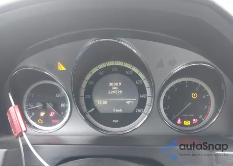 2010 Mercedes-Benz C 300 Luxury/Sport z USA, uszkodzony, nr VIN WDDGF5EB8AF422669